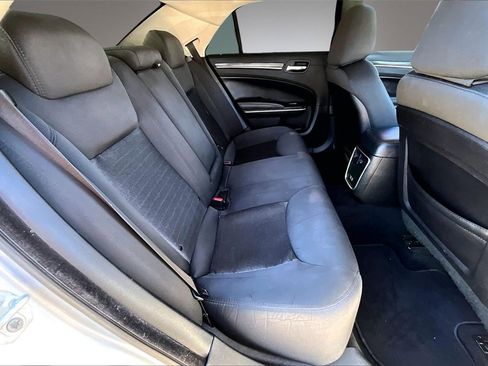 Used 2019 Chrysler 300 Touring w/ Chrome Appearance Package image 24