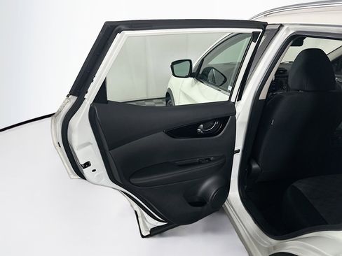 Used 2022 Nissan Rogue Sport SV image 24