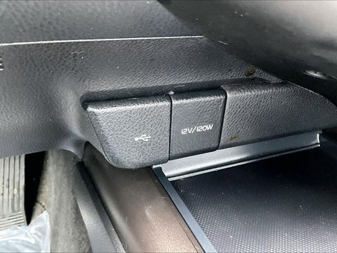 Used 2022 Toyota Camry SE w/ Convenience Package FWD image 33