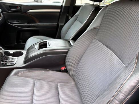 Used 2015 Toyota Highlander Plus AWD/4WD image 16
