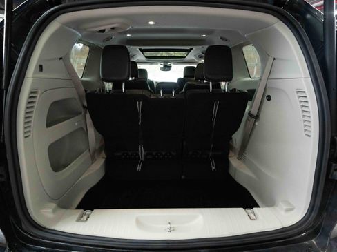 Used 2022 Chrysler Pacifica Touring-L image 27