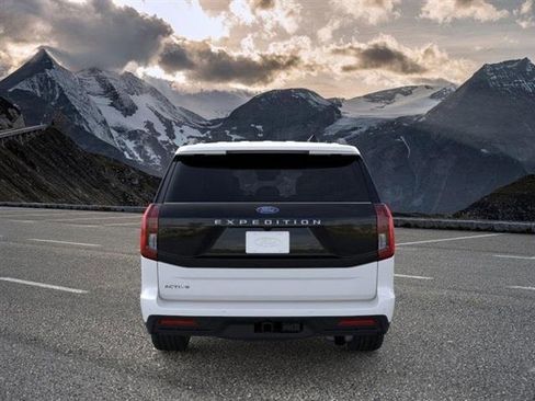 New 2025 Ford Expedition Active image 5