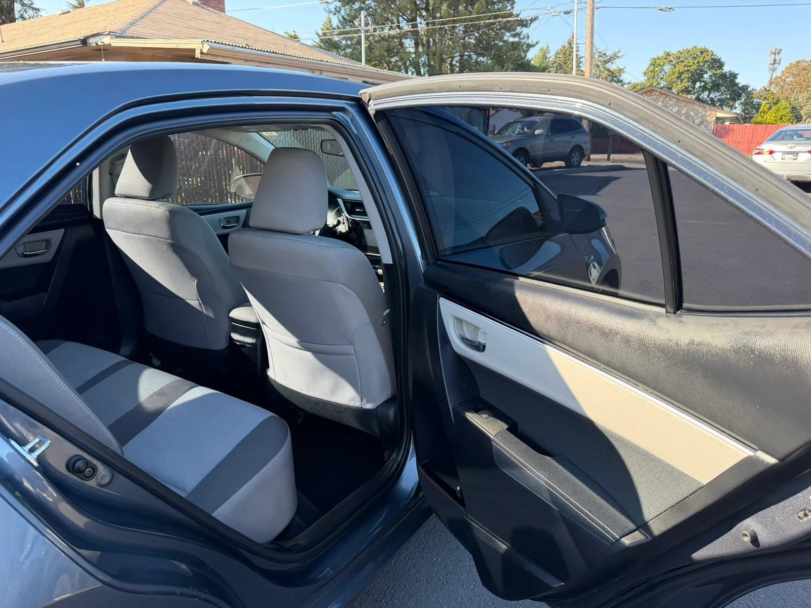 Used 2017 Toyota Corolla LE FWD image 12