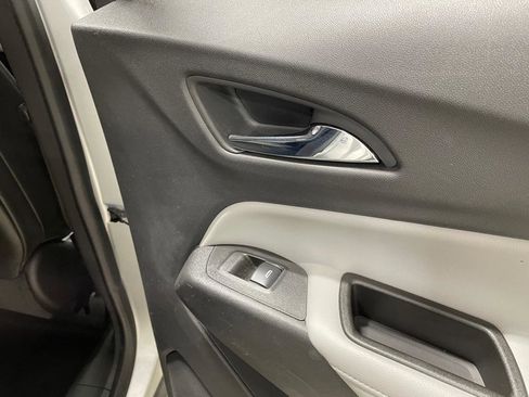 Used 2021 Chevrolet Equinox Premier image 24