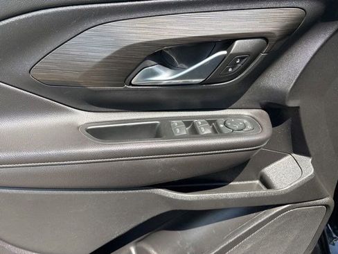 Used 2022 GMC Terrain SLE w/ Driver Convenience Package FWD image 11