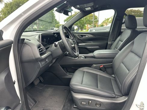 Used 2025 Chevrolet Traverse LT w/ Midnight/Sport Edition FWD image 16