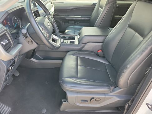 Used 2024 Ford Expedition XLT image 4