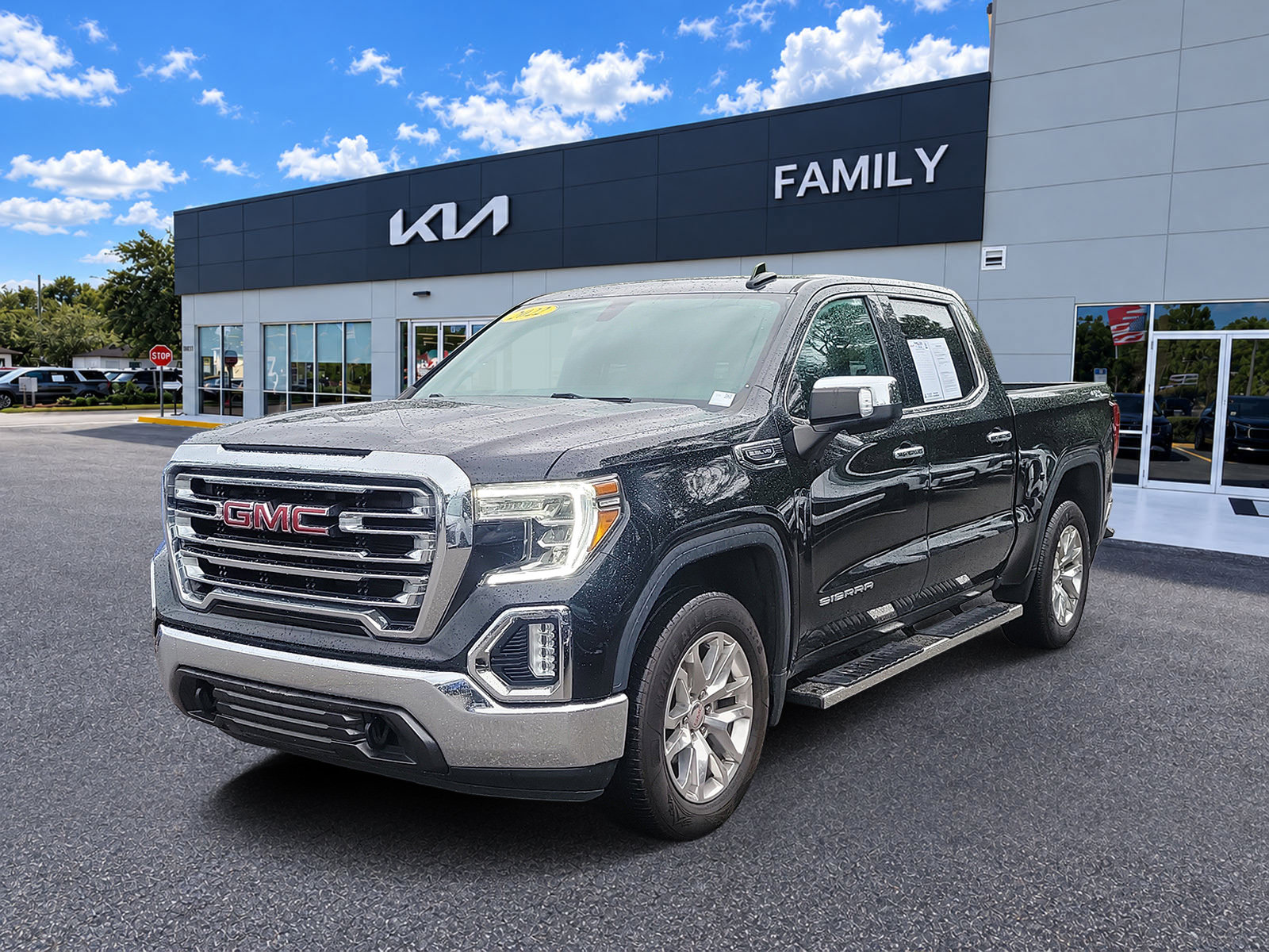 Used 2022 GMC Sierra 1500 SLT AWD/4WD image 3