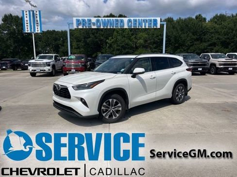 Used 2021 Toyota Highlander XLE FWD image 1