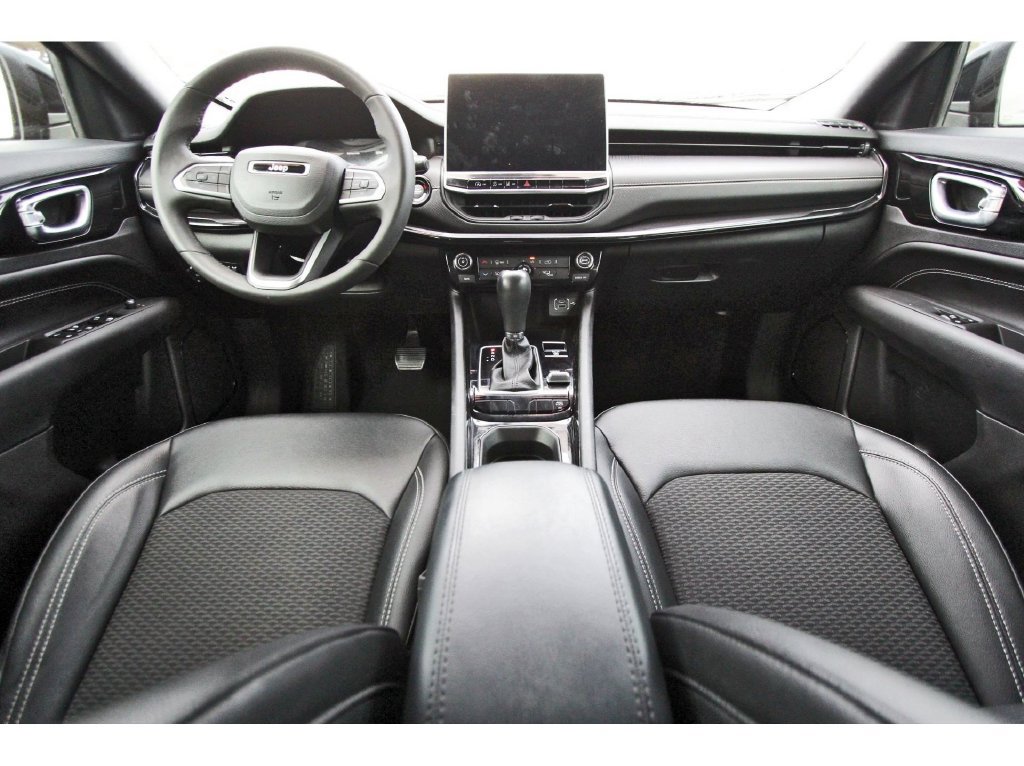 Used 2024 Jeep Compass Latitude w/ Altitude Special Edition AWD/4WD image 10