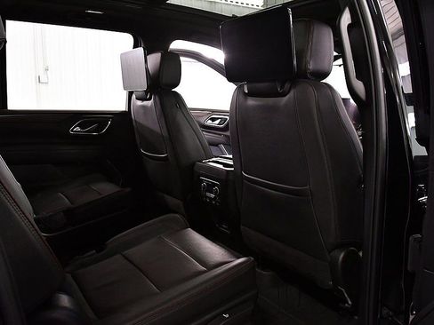 Used 2024 Chevrolet Suburban High Country AWD/4WD image 29