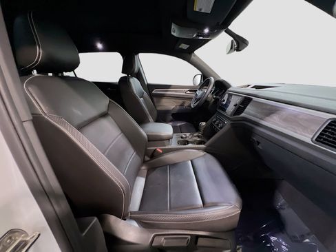 Used 2021 Volkswagen Atlas Cross Sport SE w/ Panoramic Sunroof Package image 21