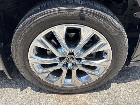 Used 2020 Toyota Highlander Limited FWD image 7