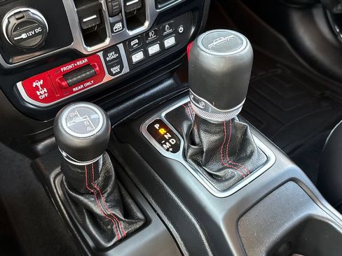 Used 2023 Jeep Gladiator Rubicon w/ LED Lighting Group AWD/4WD image 28