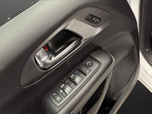 New 2026 Chrysler Pacifica Select image 27