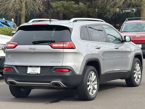 Used 2018 Jeep Cherokee Limited image 4