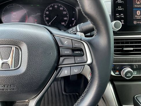 Used 2018 Honda Accord Touring image 30