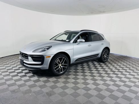 Used 2024 Porsche Macan AWD/4WD image 4