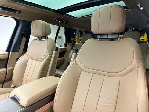 Used 2025 Land Rover Range Rover SE image 8