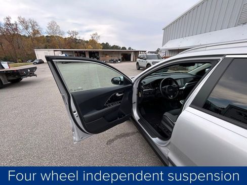 Used 2020 Kia Niro EX w/ Cold Weather Package image 26