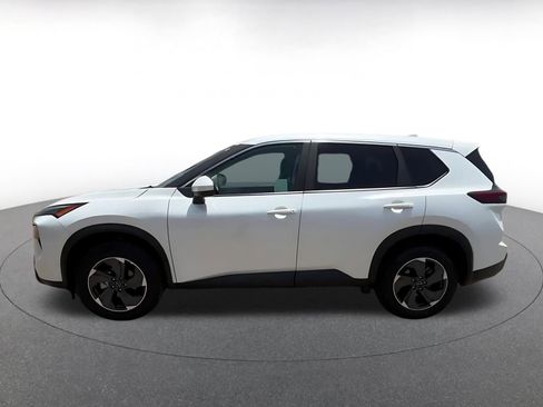 Used 2025 Nissan Rogue SV FWD image 9