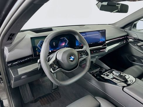Used 2025 BMW 530i w/ Premium Package image 9