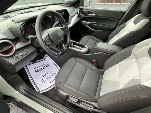 Used 2024 Chevrolet Trax RS w/ Driver Confidence Package image 28