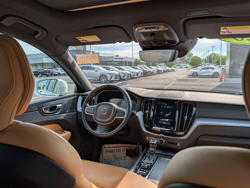 Used 2020 Volvo XC60 T5 Momentum w/ Protection Package AWD/4WD image 24