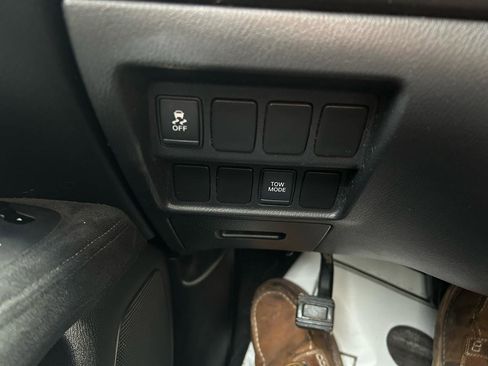 Used 2013 Nissan Pathfinder S image 27