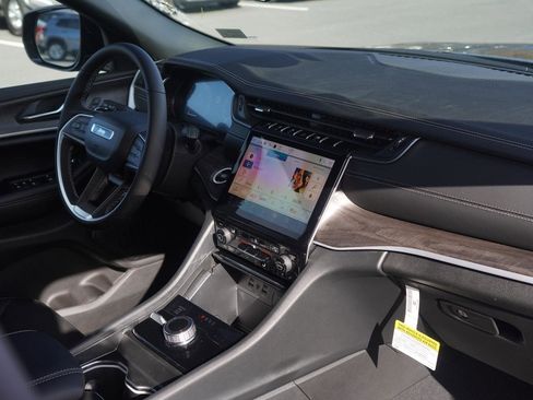 New 2025 Jeep Grand Cherokee Limited w/ Trailer Tow Package image 55