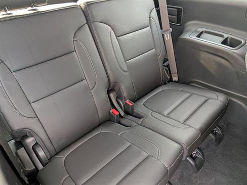 Used 2023 GMC Acadia SLT image 13