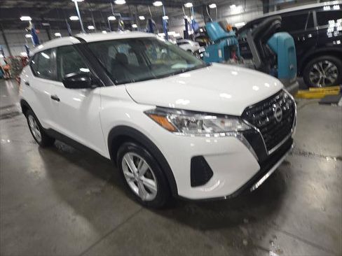 Used 2023 Nissan Kicks S FWD image 4