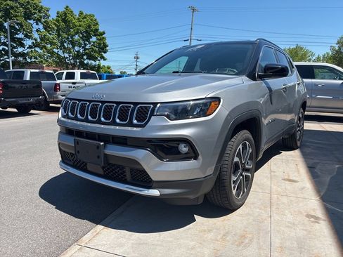 Used 2023 Jeep Compass Limited w/ Sun and Sound Group AWD/4WD image 7