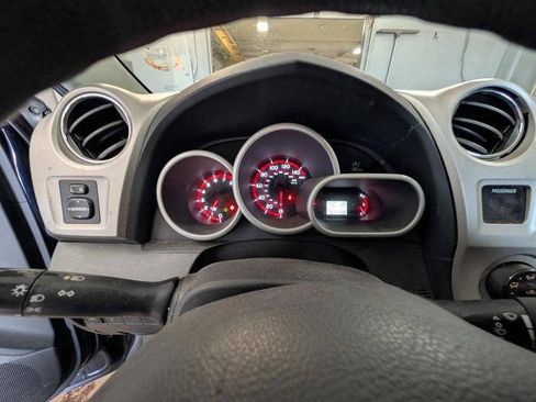 Used 2009 Pontiac Vibe w/ Preferred Package FWD image 32