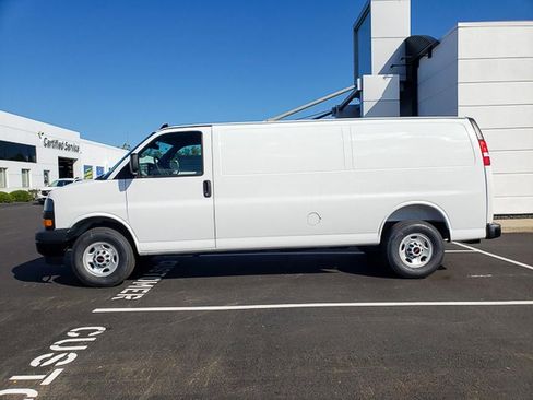 New 2025 GMC Savana 3500 Extended w/ Driver Convenience Package RWD image 3