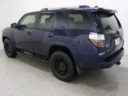 Used 2022 Toyota 4Runner SR5 Premium w/ Moonroof Package RWD image 9