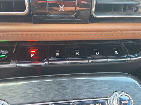 Used 2023 Lincoln Nautilus Reserve AWD/4WD image 18