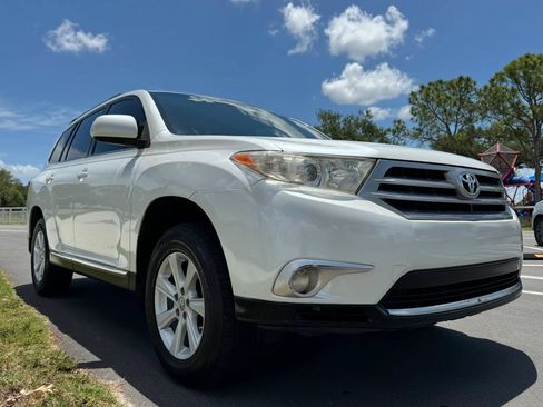 Used 2012 Toyota Highlander FWD w/ Tech Pkg image 9