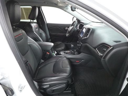 Used 2022 Jeep Cherokee Trailhawk AWD/4WD image 29