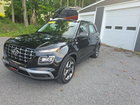 Used 2022 Hyundai Venue SEL w/ Cargo Package FWD image 2