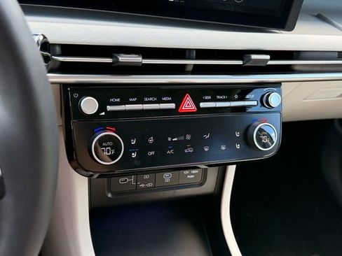 New 2025 Hyundai Tucson Limited image 17