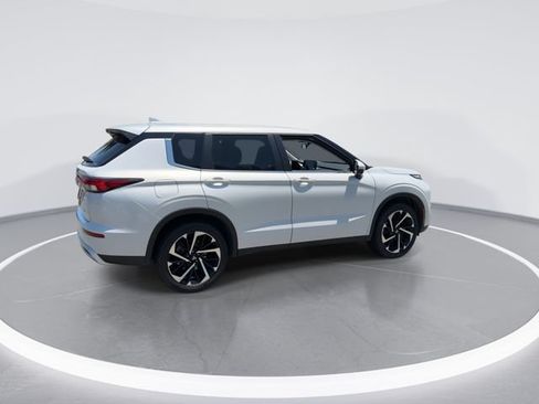 Used 2024 Mitsubishi Outlander AWD image 8