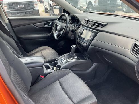Used 2018 Nissan Rogue SV AWD/4WD image 18