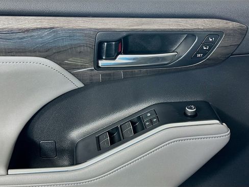 Used 2020 Toyota Highlander Limited image 18