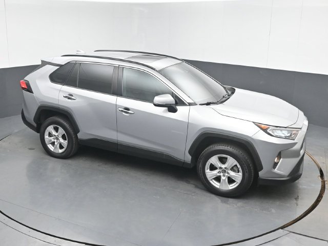 Used 2021 Toyota RAV4 XLE w/ Convenience Package FWD image 1