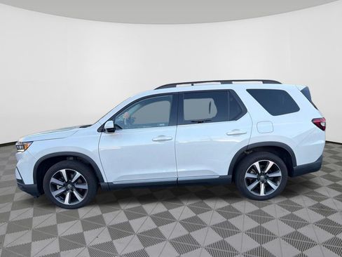 Used 2025 Honda Pilot Touring image 4