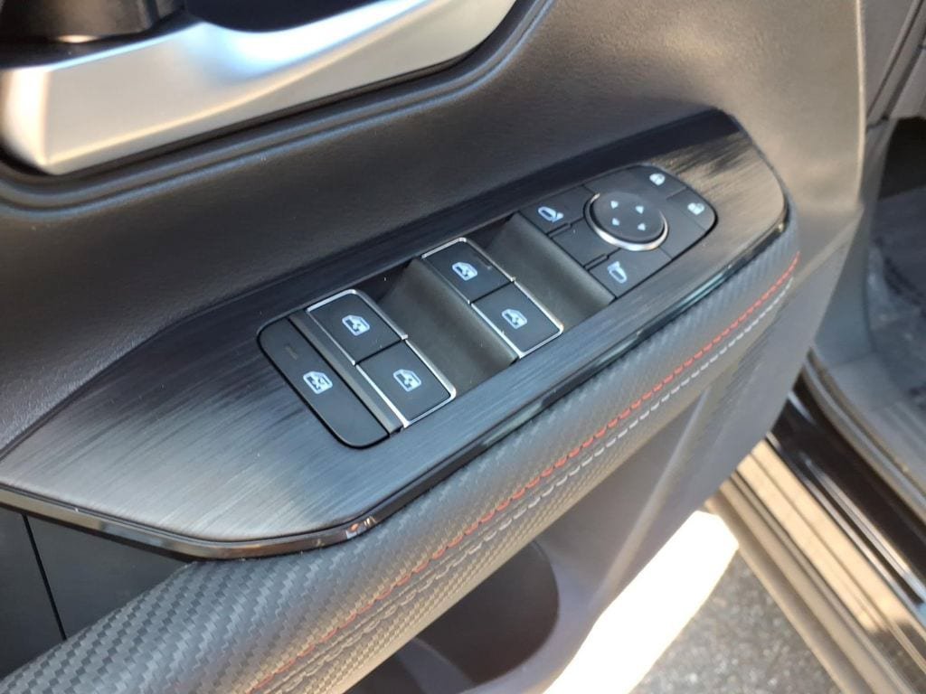 Used 2025 Nissan Kicks SR AWD/4WD image 19