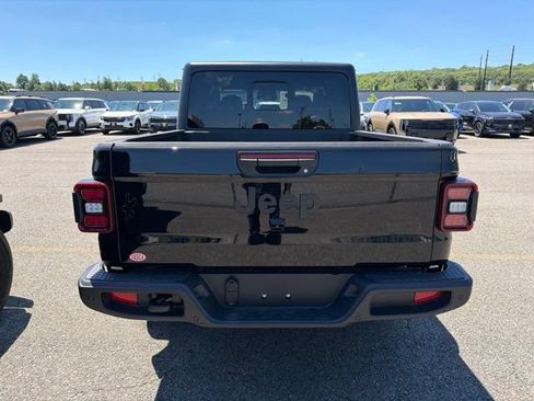 New 2026 Jeep Gladiator Sport AWD/4WD image 4