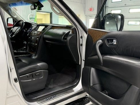 Used 2017 INFINITI QX80 4WD w/ Driver Assistance Package image 9