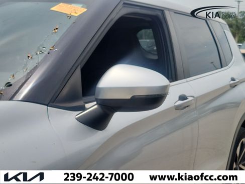 Used 2022 Mitsubishi Outlander ES FWD image 6